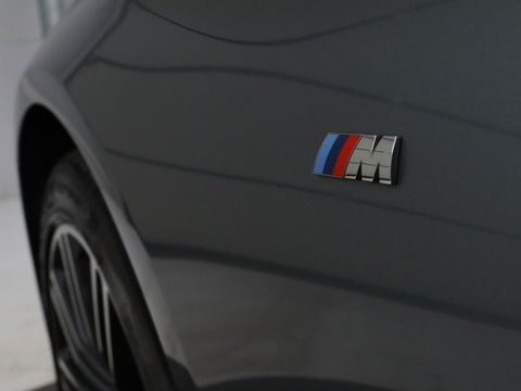 BMW 5 Serie 540d xDrive M Sport | Panoramadak | Head-Up | Adaptive cruise | Carplay | Alcantara | Harman/Kardon | Stoelverwarming | Trekhaak | Sfeerverlichting