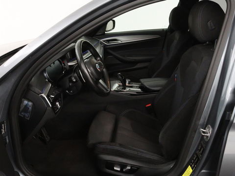 BMW 5 Serie 540d xDrive M Sport | Panoramadak | Head-Up | Adaptive cruise | Carplay | Alcantara | Harman/Kardon | Stoelverwarming | Trekhaak | Sfeerverlichting