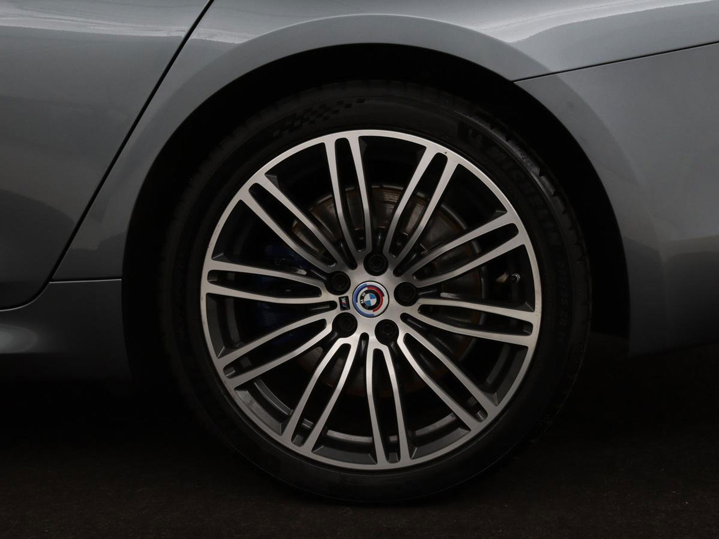 BMW 5 Serie 540d xDrive M Sport | Panoramadak | Head-Up | Adaptive cruise | Carplay | Alcantara | Harman/Kardon | Stoelverwarming | Trekhaak | Sfeerverlichting