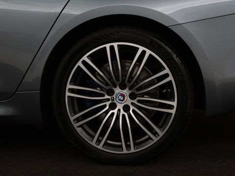 BMW 5 Serie 540d xDrive M Sport | Panoramadak | Head-Up | Adaptive cruise | Carplay | Alcantara | Harman/Kardon | Stoelverwarming | Trekhaak | Sfeerverlichting