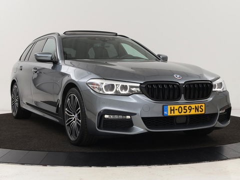 BMW 5 Serie 540d xDrive M Sport | Panoramadak | Head-Up | Adaptive cruise | Carplay | Alcantara | Harman/Kardon | Stoelverwarming | Trekhaak | Sfeerverlichting