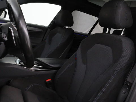 BMW 5 Serie 540d xDrive M Sport | Panoramadak | Head-Up | Adaptive cruise | Carplay | Alcantara | Harman/Kardon | Stoelverwarming | Trekhaak | Sfeerverlichting