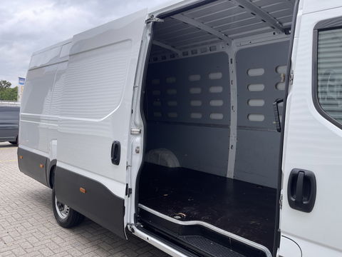 Iveco Daily 35S14V 2.3 Himatic automaat L4H2 / laadruimte 470cm lang ! / vaste prijs rijklaar € 23.950 ex btw / lease vanaf € 391 / trekhaak 3500 kg / cruise en climate control / 270 graden achterdeuren