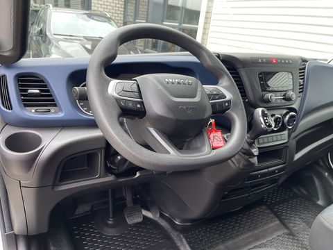 Iveco Daily 35S14V 2.3 Himatic automaat L4H2 / laadruimte 470cm lang ! / vaste prijs rijklaar € 23.950 ex btw / lease vanaf € 391 / trekhaak 3500 kg / cruise en climate control / 270 graden achterdeuren
