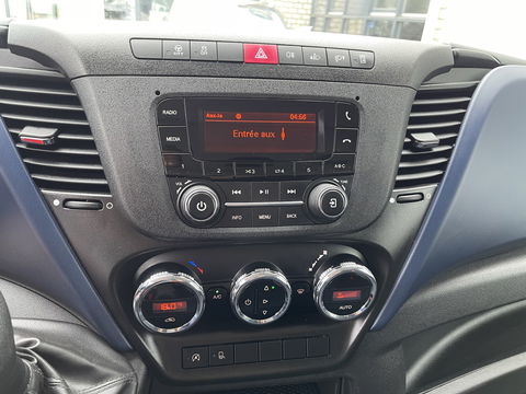 Iveco Daily 35S14V 2.3 Himatic automaat L4H2 / laadruimte 470cm lang ! / vaste prijs rijklaar € 23.950 ex btw / lease vanaf € 391 / trekhaak 3500 kg / cruise en climate control / 270 graden achterdeuren