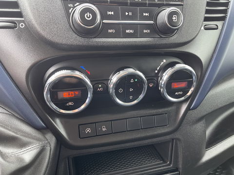 Iveco Daily 35S14V 2.3 Himatic automaat L4H2 / laadruimte 470cm lang ! / vaste prijs rijklaar € 23.950 ex btw / lease vanaf € 391 / trekhaak 3500 kg / cruise en climate control / 270 graden achterdeuren