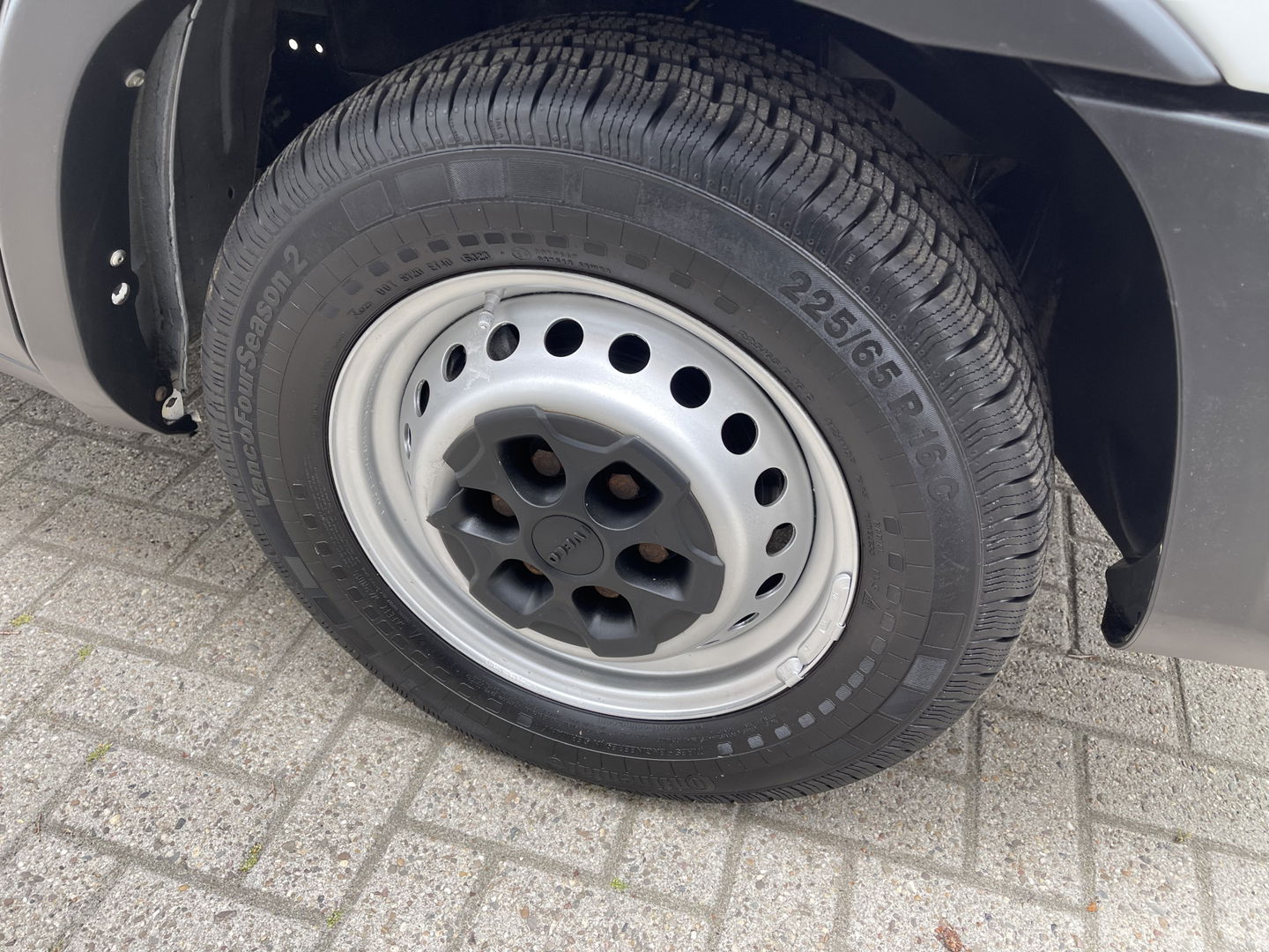 Iveco Daily 35S14V 2.3 Himatic automaat L4H2 / laadruimte 470cm lang ! / vaste prijs rijklaar € 23.950 ex btw / lease vanaf € 391 / trekhaak 3500 kg / cruise en climate control / 270 graden achterdeuren