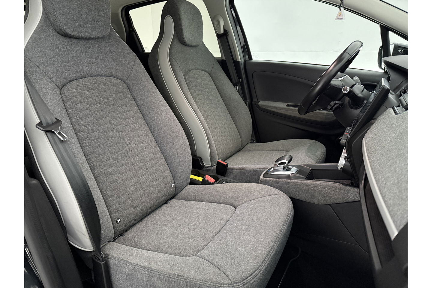 Renault ZOE R110 Life 52 kWh Huur Accu | Elektrisch | Airco LED Camera Carplay Cruise 16"LMV Parkeersensoren
