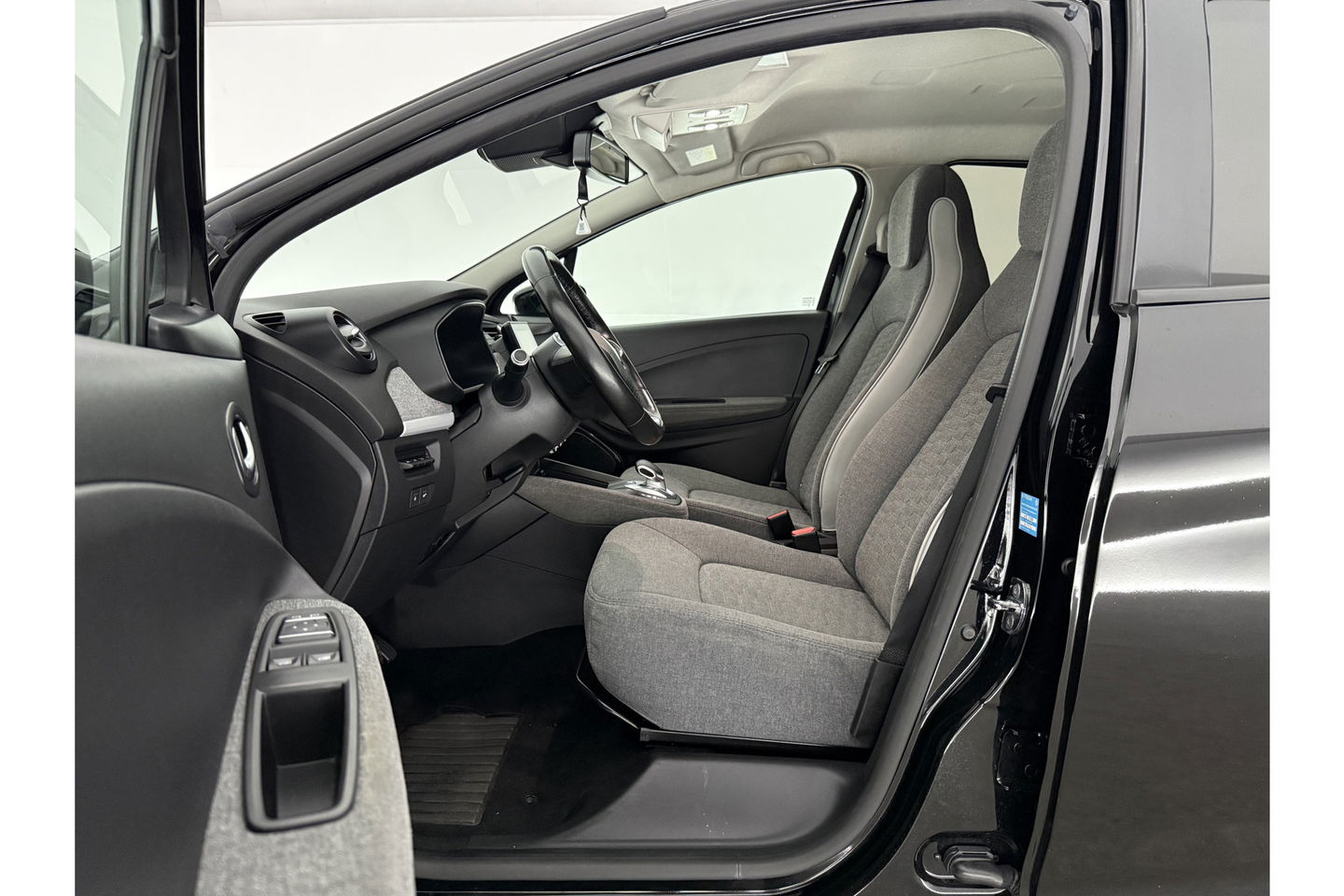 Renault ZOE R110 Life 52 kWh Huur Accu | Elektrisch | Airco LED Camera Carplay Cruise 16"LMV Parkeersensoren