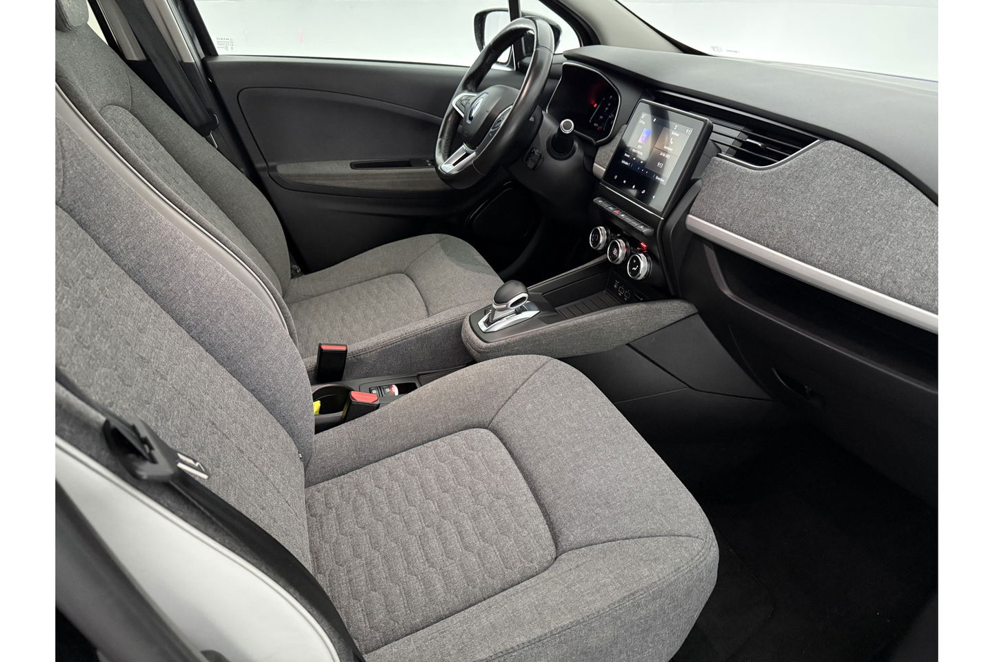 Renault ZOE R110 Life 52 kWh Huur Accu | Elektrisch | Airco LED Camera Carplay Cruise 16"LMV Parkeersensoren