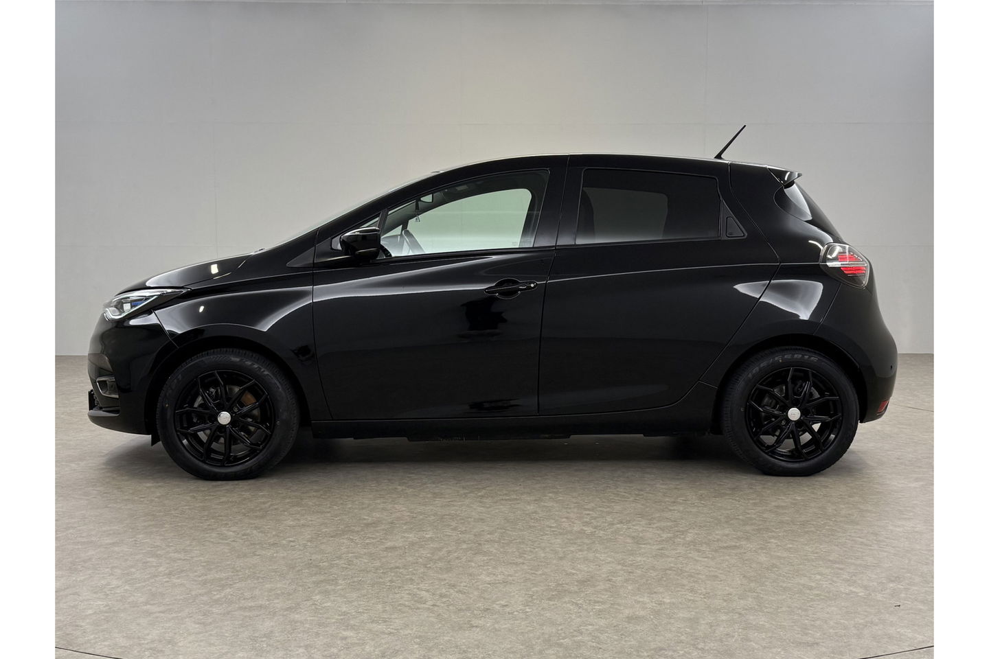 Renault ZOE R110 Life 52 kWh Huur Accu | Elektrisch | Airco LED Camera Carplay Cruise 16"LMV Parkeersensoren