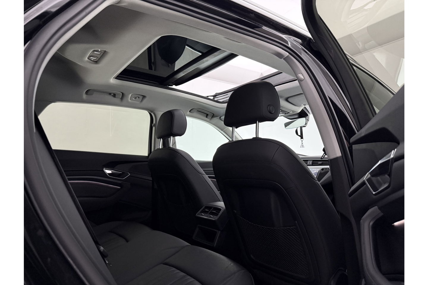 Audi e-tron 50 Quattro Launch edition plus 71 kWh 313PK Pano LED Virtual Memory Carplay Clima Cruise Navi PDC 20''LMV