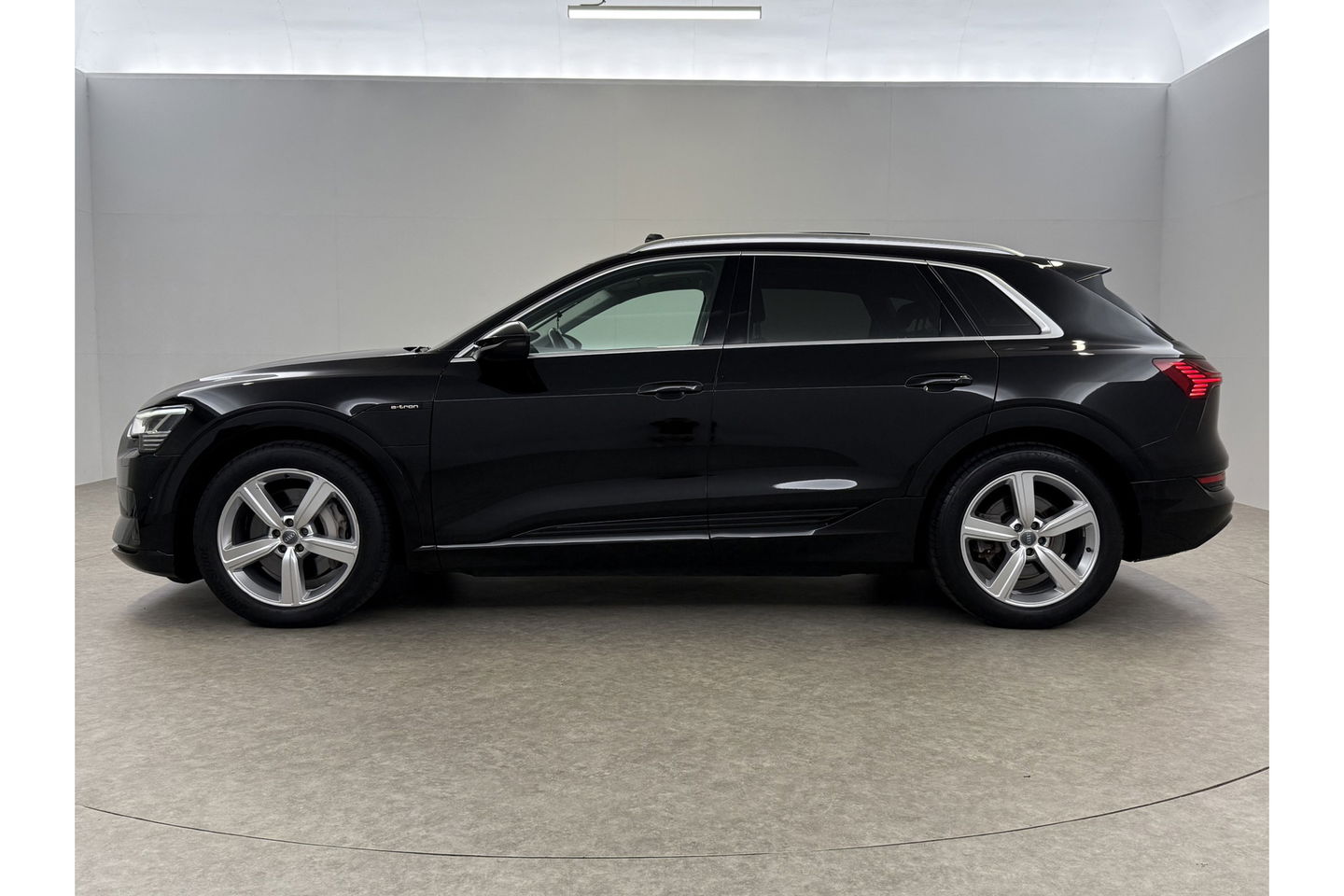 Audi e-tron 50 Quattro Launch edition plus 71 kWh 313PK Pano LED Virtual Memory Carplay Clima Cruise Navi PDC 20''LMV