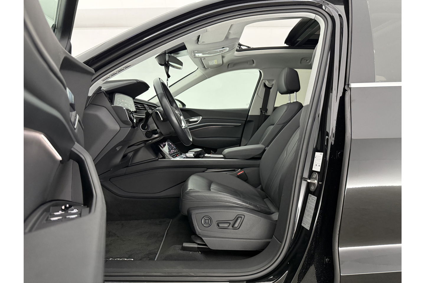 Audi e-tron 50 Quattro Launch edition plus 71 kWh 313PK Pano LED Virtual Memory Carplay Clima Cruise Navi PDC 20''LMV