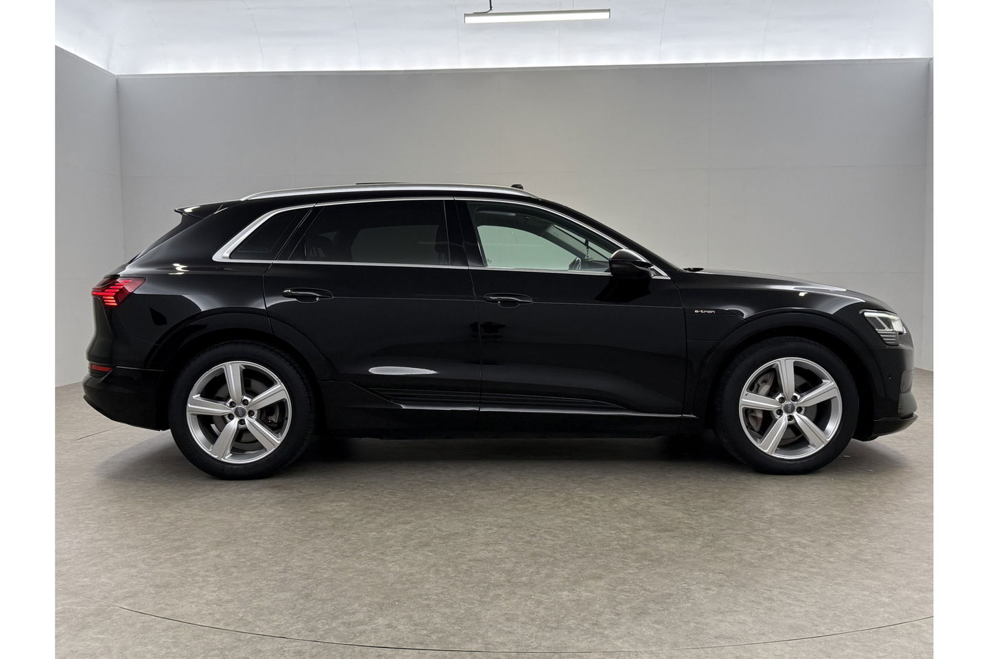 Audi e-tron 50 Quattro Launch edition plus 71 kWh 313PK Pano LED Virtual Memory Carplay Clima Cruise Navi PDC 20''LMV