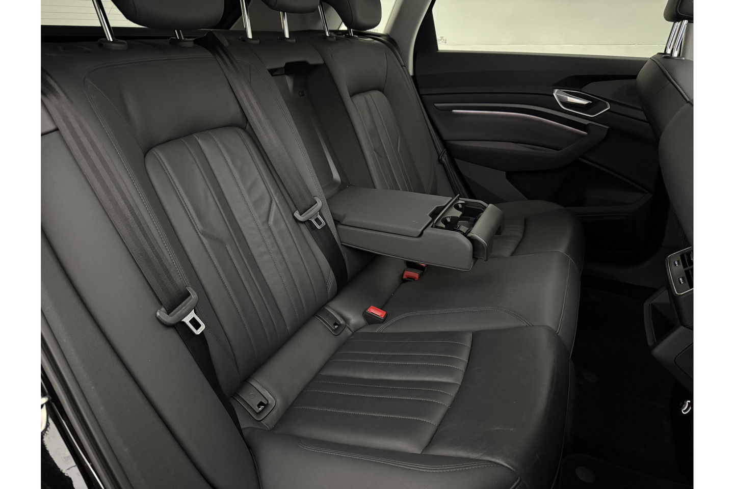 Audi e-tron 50 Quattro Launch edition plus 71 kWh 313PK Pano LED Virtual Memory Carplay Clima Cruise Navi PDC 20''LMV