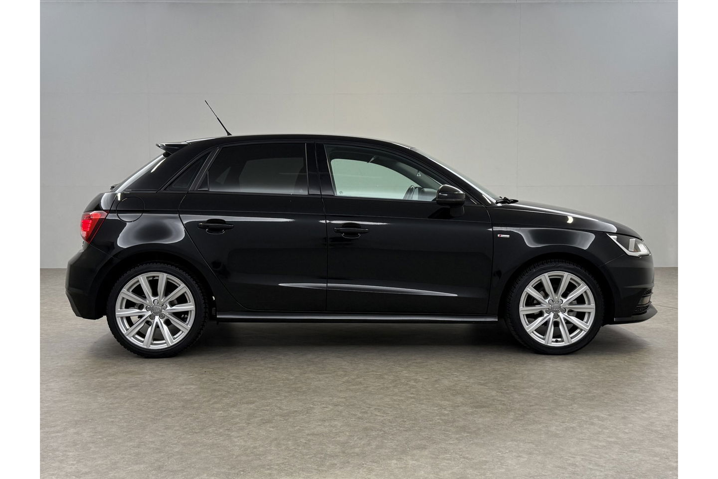 Audi A1 1.0 TFSI S-line Airco Cruise Navigatie 17"LMV