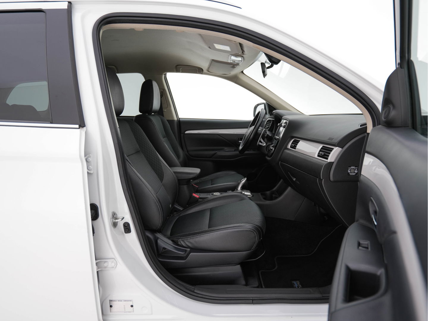 Mitsubishi Outlander 2.0 PHEV Business Edition X-Line AWD Aut. *NAVI-FULLMAP | LEATHER-FABRIC | COMFORT-SEATS | CAMERA | ECC | KEYLESS | SHIFT-PADDLES | TOWBAR | 16"ALU*