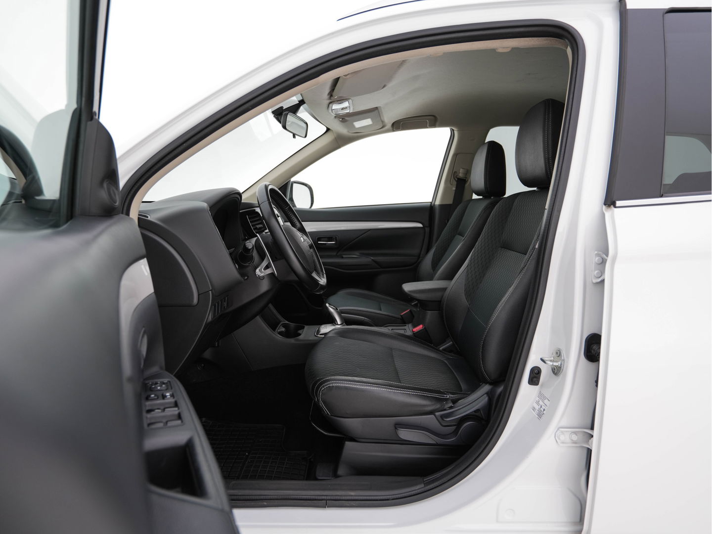 Mitsubishi Outlander 2.0 PHEV Business Edition X-Line AWD Aut. *NAVI-FULLMAP | LEATHER-FABRIC | COMFORT-SEATS | CAMERA | ECC | KEYLESS | SHIFT-PADDLES | TOWBAR | 16"ALU*