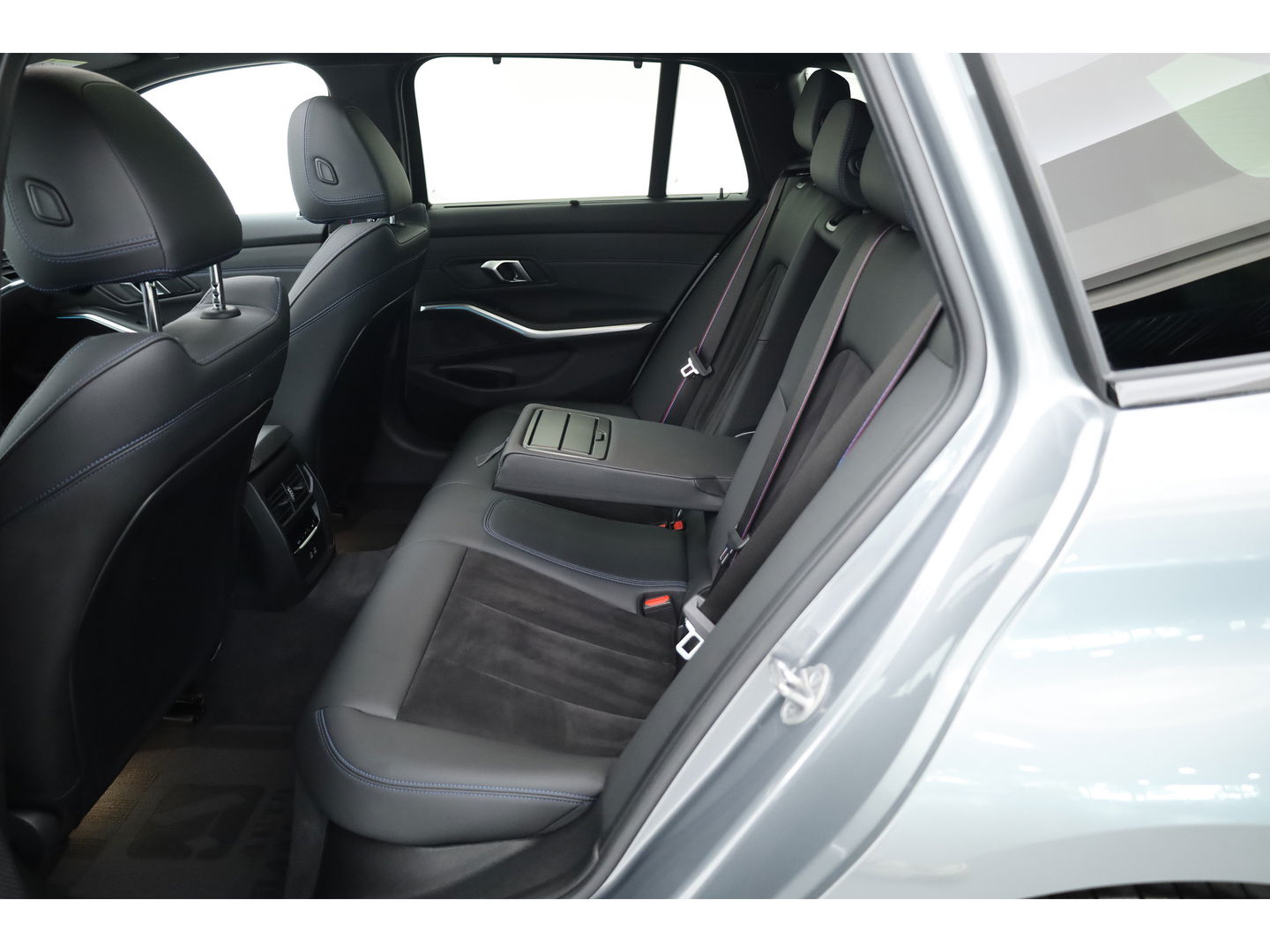 BMW 3 Serie Touring 330e M Sport | Pano | HUD | Carbon int. | 19'' | Adapt. Cruise | Elek. Stoelen