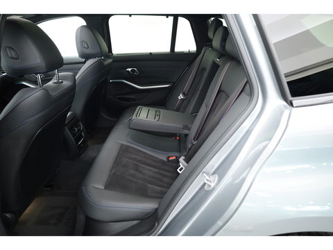 BMW 3 Serie Touring 330e M Sport | Pano | HUD | Carbon int. | 19'' | Adapt. Cruise | Elek. Stoelen