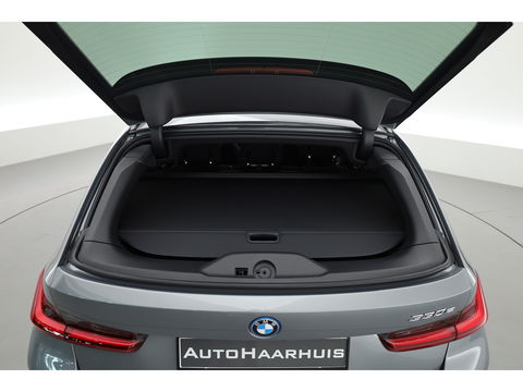 BMW 3 Serie Touring 330e M Sport | Pano | HUD | Carbon int. | 19'' | Adapt. Cruise | Elek. Stoelen