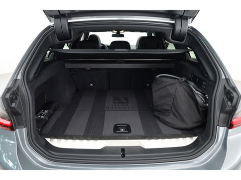 BMW 3 Serie Touring 330e M Sport | Pano | HUD | Carbon int. | 19'' | Adapt. Cruise | Elek. Stoelen