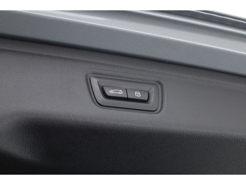 BMW 3 Serie Touring 330e M Sport | Pano | HUD | Carbon int. | 19'' | Adapt. Cruise | Elek. Stoelen