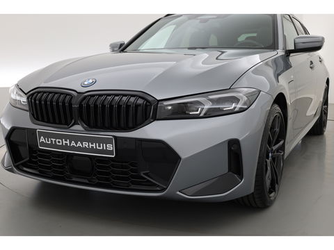 BMW 3 Serie Touring 330e M Sport | Pano | HUD | Carbon int. | 19'' | Adapt. Cruise | Elek. Stoelen