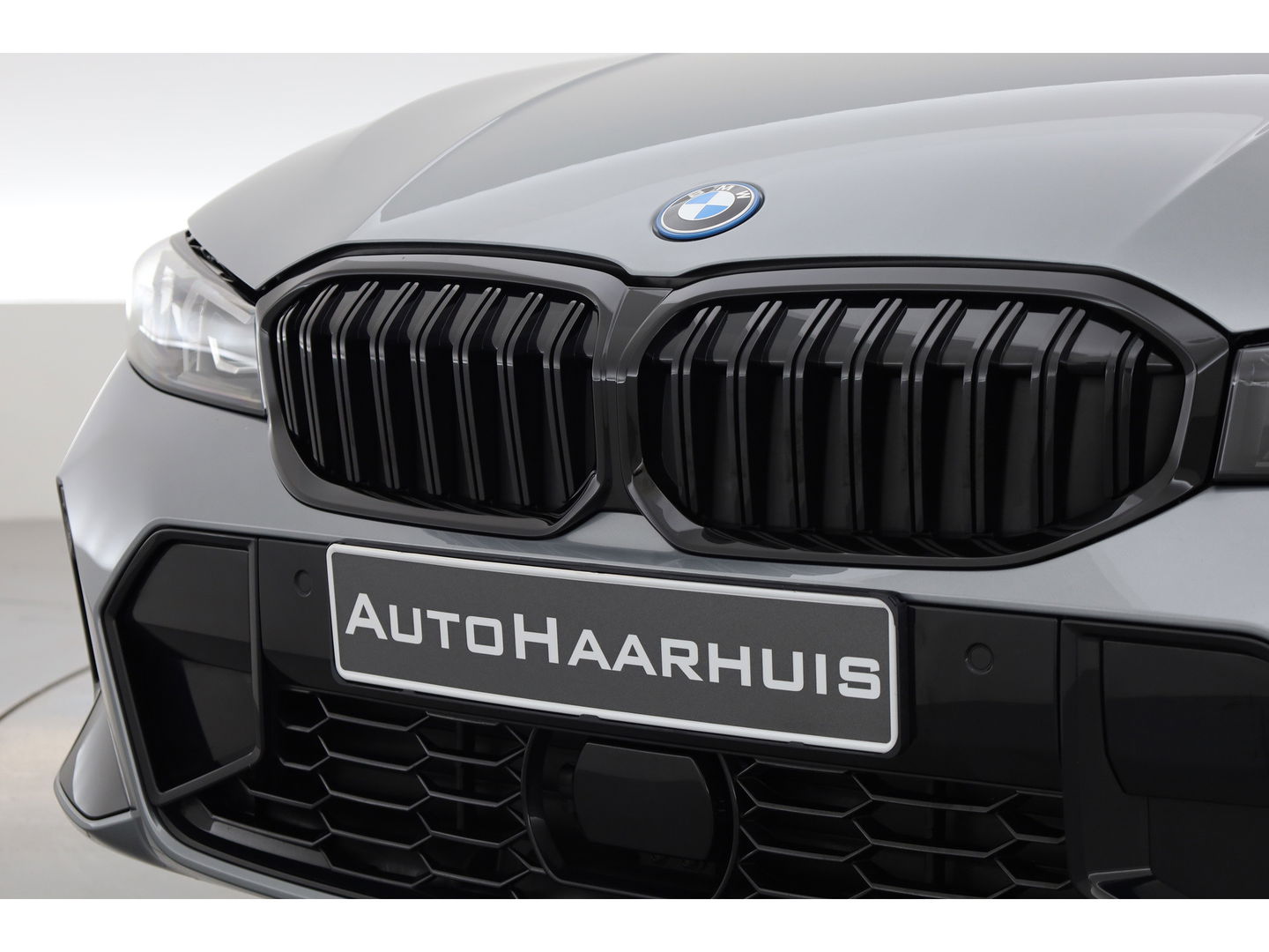 BMW 3 Serie Touring 330e M Sport | Pano | HUD | Carbon int. | 19'' | Adapt. Cruise | Elek. Stoelen