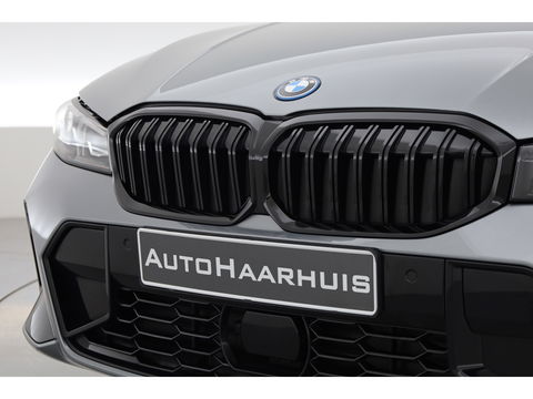 BMW 3 Serie Touring 330e M Sport | Pano | HUD | Carbon int. | 19'' | Adapt. Cruise | Elek. Stoelen