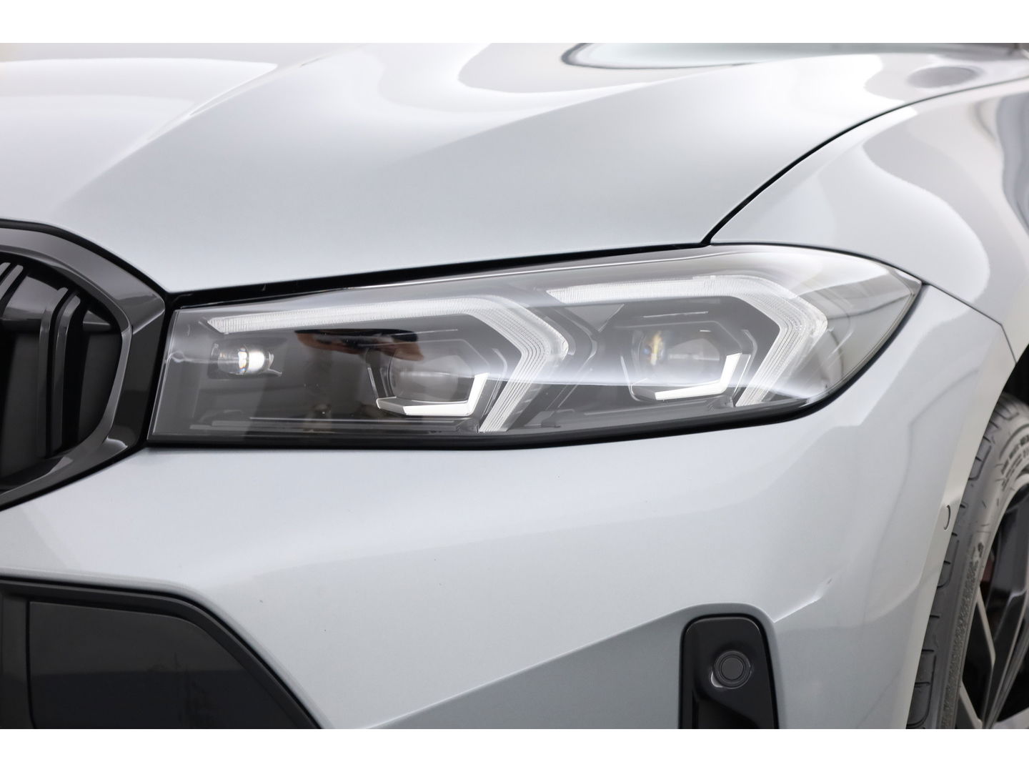 BMW 3 Serie Touring 330e M Sport | Pano | HUD | Carbon int. | 19'' | Adapt. Cruise | Elek. Stoelen