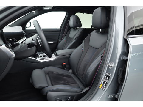 BMW 3 Serie Touring 330e M Sport | Pano | HUD | Carbon int. | 19'' | Adapt. Cruise | Elek. Stoelen
