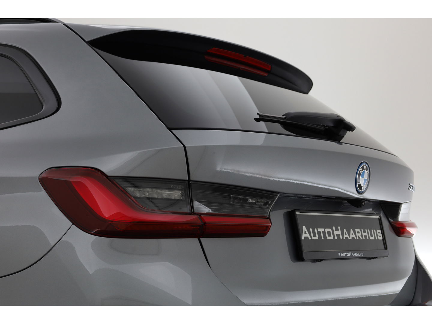 BMW 3 Serie Touring 330e M Sport | Pano | HUD | Carbon int. | 19'' | Adapt. Cruise | Elek. Stoelen