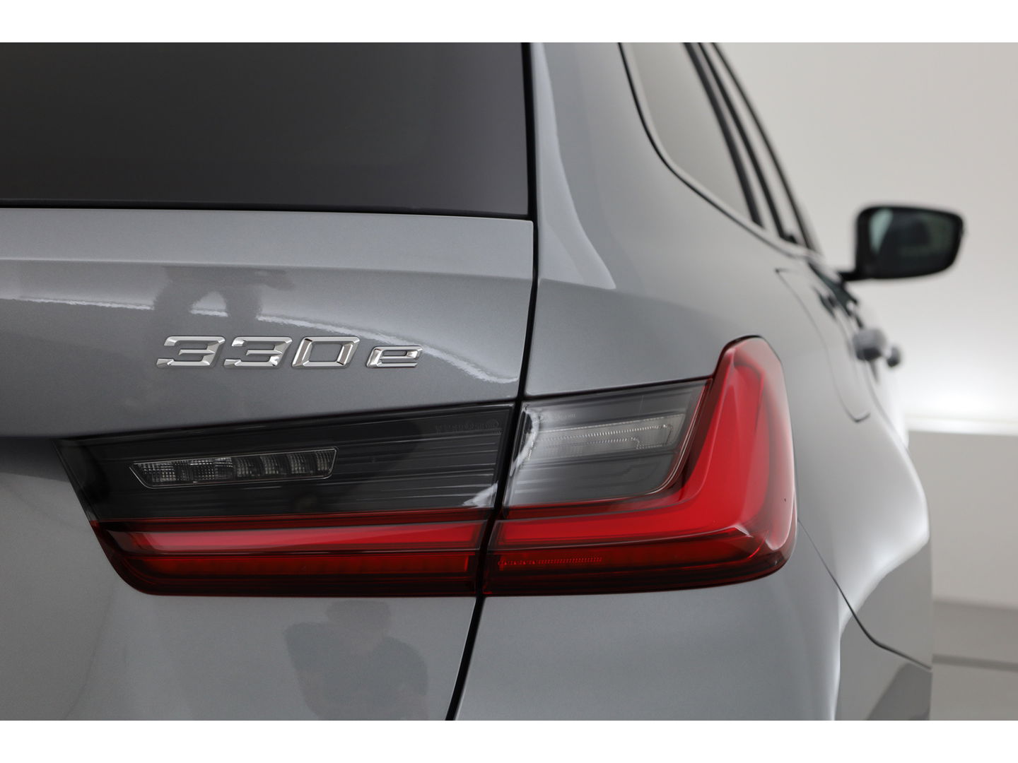 BMW 3 Serie Touring 330e M Sport | Pano | HUD | Carbon int. | 19'' | Adapt. Cruise | Elek. Stoelen