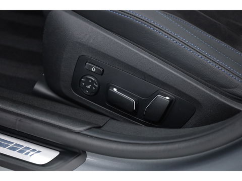 BMW 3 Serie Touring 330e M Sport | Pano | HUD | Carbon int. | 19'' | Adapt. Cruise | Elek. Stoelen