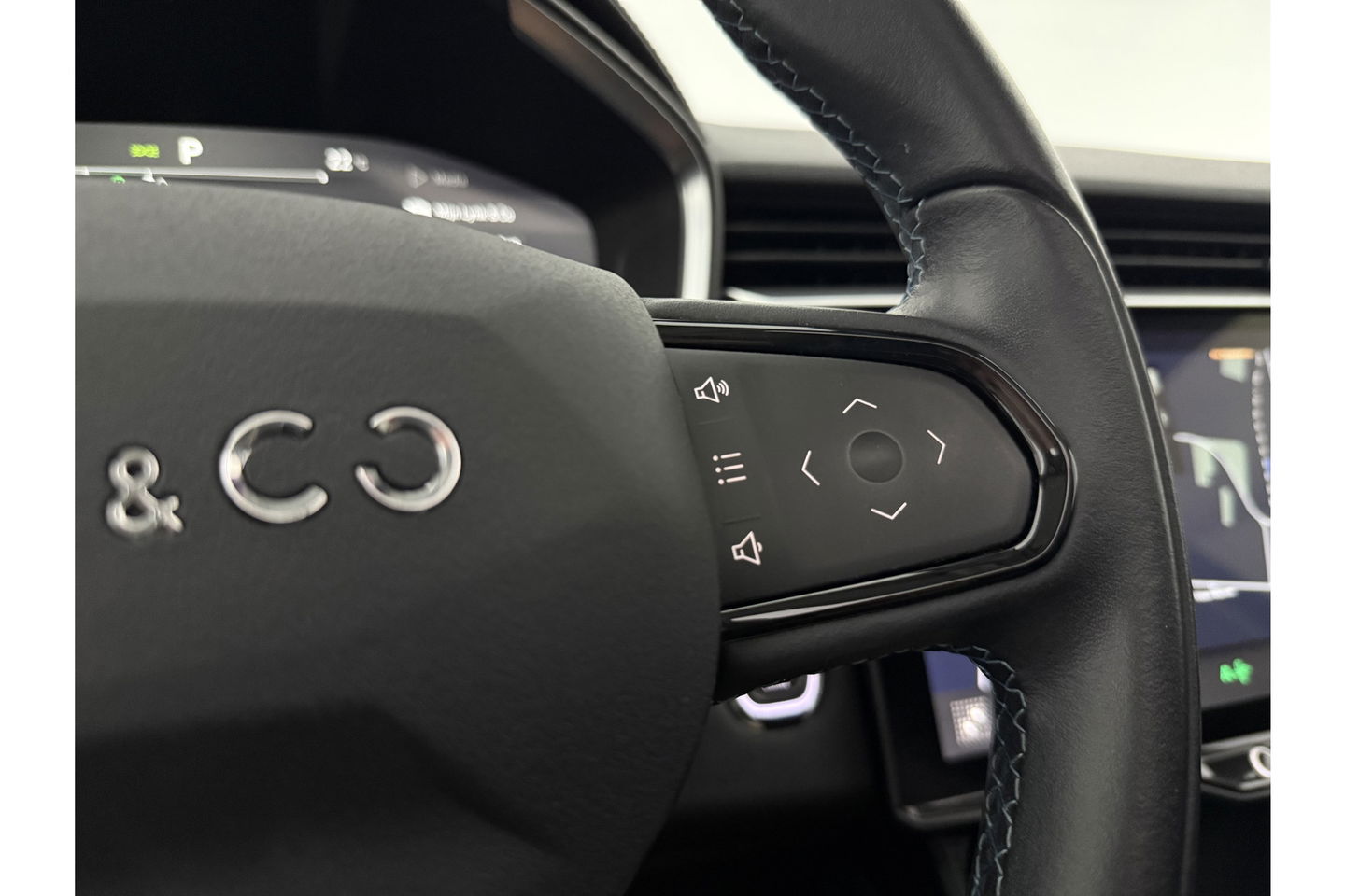Lynk Co 01 1.5 Hybride 360Camera Pano ACC Sfeerverl. LED Memory Carplay Clima Navi Virtual 20"LMV