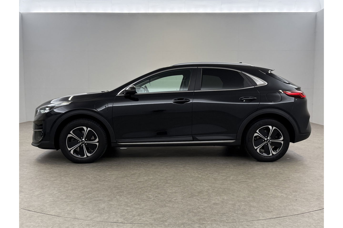 Kia Xceed 1.6 GDi PHEV ExecutiveLine 165PK Camera Carplay LED Cruise Clima Navigatie 16"LMV Parkeersensoren