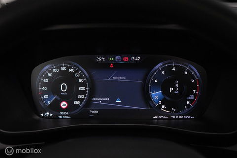 Volvo XC40 1.5 T2 Momentum | Schuifdak | Trekhaak | Camera | LED | stoel & stuurwielwarming |