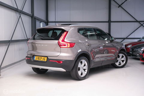 Volvo XC40 1.5 T2 Momentum | Schuifdak | Trekhaak | Camera | LED | stoel & stuurwielwarming |