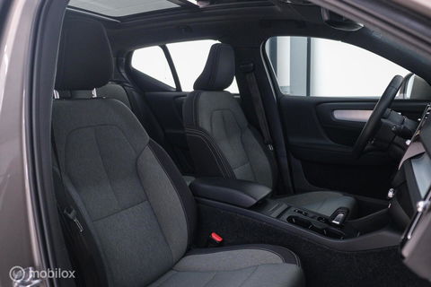 Volvo XC40 1.5 T2 Momentum | Schuifdak | Trekhaak | Camera | LED | stoel & stuurwielwarming |