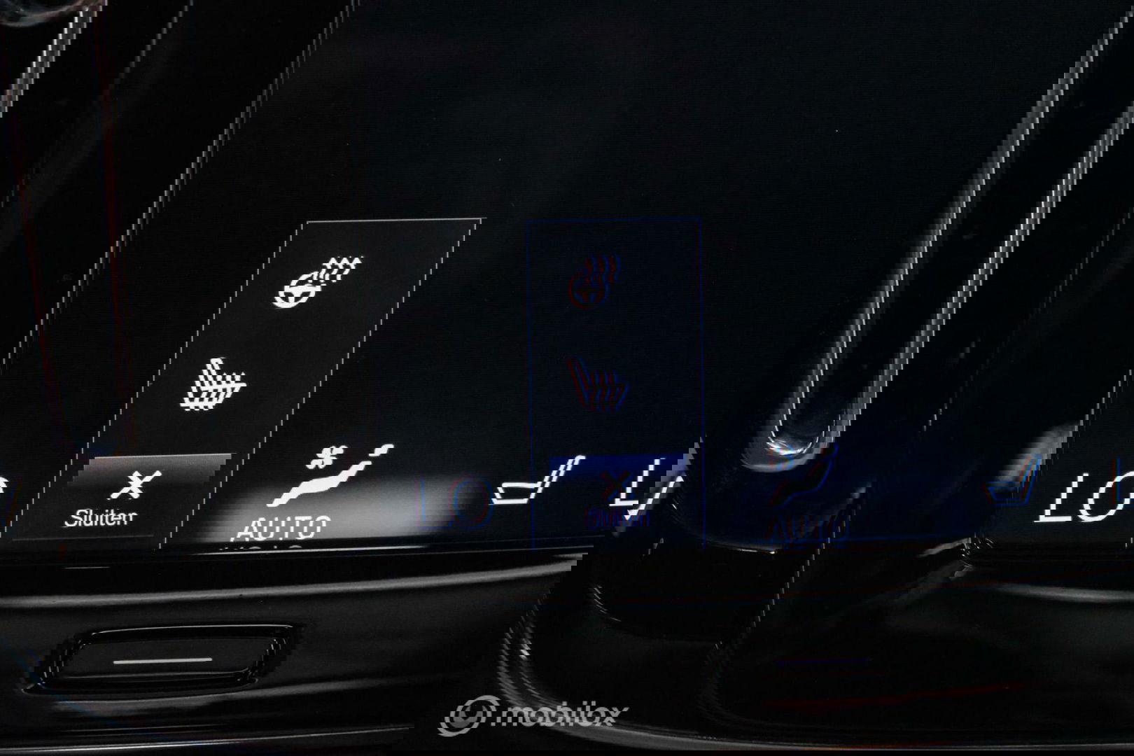 Volvo XC40 1.5 T2 Momentum | Schuifdak | Trekhaak | Camera | LED | stoel & stuurwielwarming |