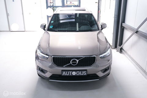 Volvo XC40 1.5 T2 Momentum | Schuifdak | Trekhaak | Camera | LED | stoel & stuurwielwarming |