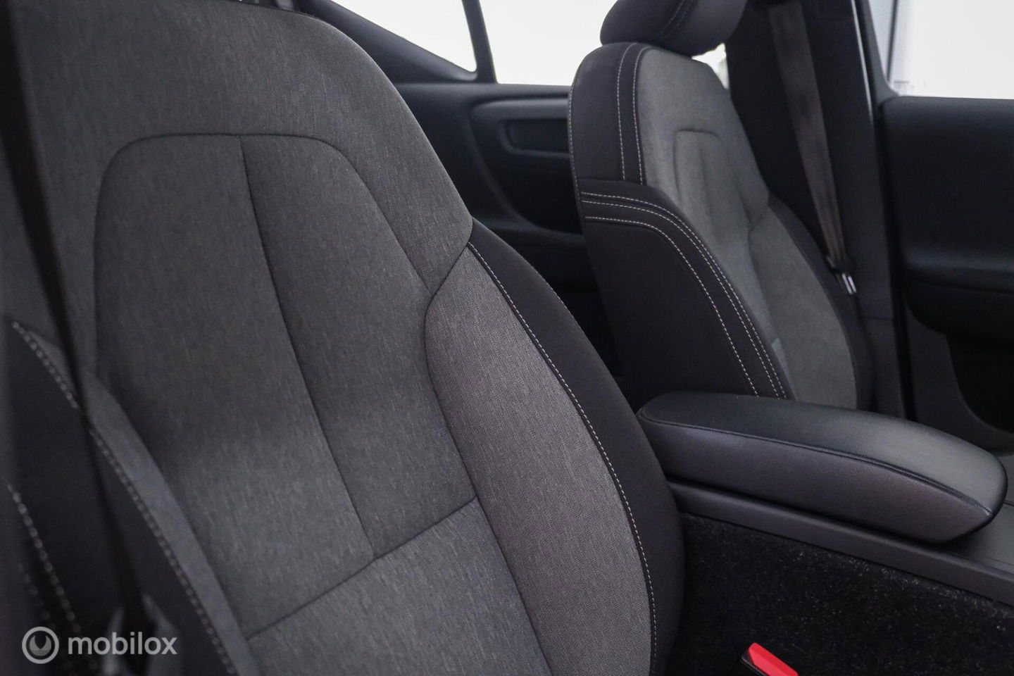 Volvo XC40 1.5 T2 Momentum | Schuifdak | Trekhaak | Camera | LED | stoel & stuurwielwarming |
