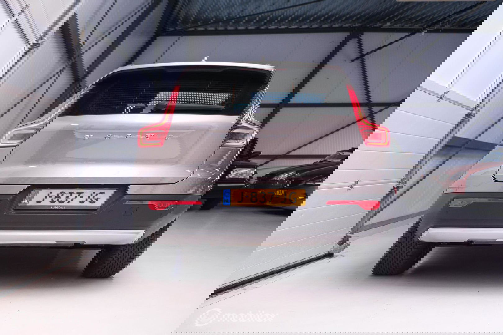 Volvo XC40 1.5 T2 Momentum | Schuifdak | Trekhaak | Camera | LED | stoel & stuurwielwarming |