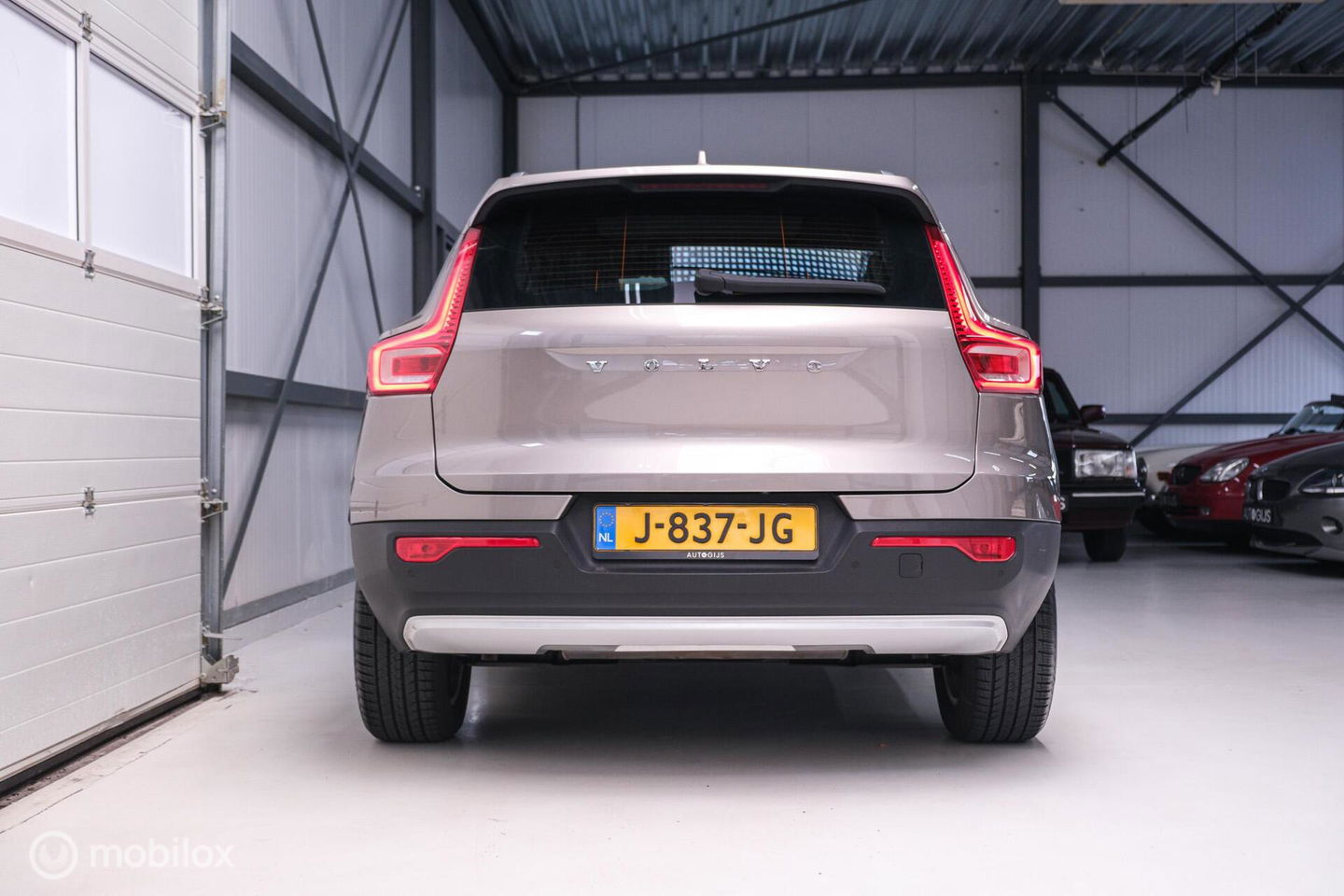 Volvo XC40 1.5 T2 Momentum | Schuifdak | Trekhaak | Camera | LED | stoel & stuurwielwarming |