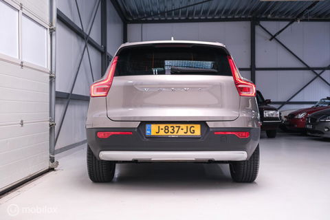 Volvo XC40 1.5 T2 Momentum | Schuifdak | Trekhaak | Camera | LED | stoel & stuurwielwarming |