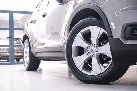 Volvo XC40 1.5 T2 Momentum | Schuifdak | Trekhaak | Camera | LED | stoel & stuurwielwarming |