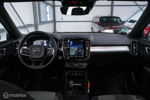 Volvo XC40 1.5 T2 Momentum | Schuifdak | Trekhaak | Camera | LED | stoel & stuurwielwarming |
