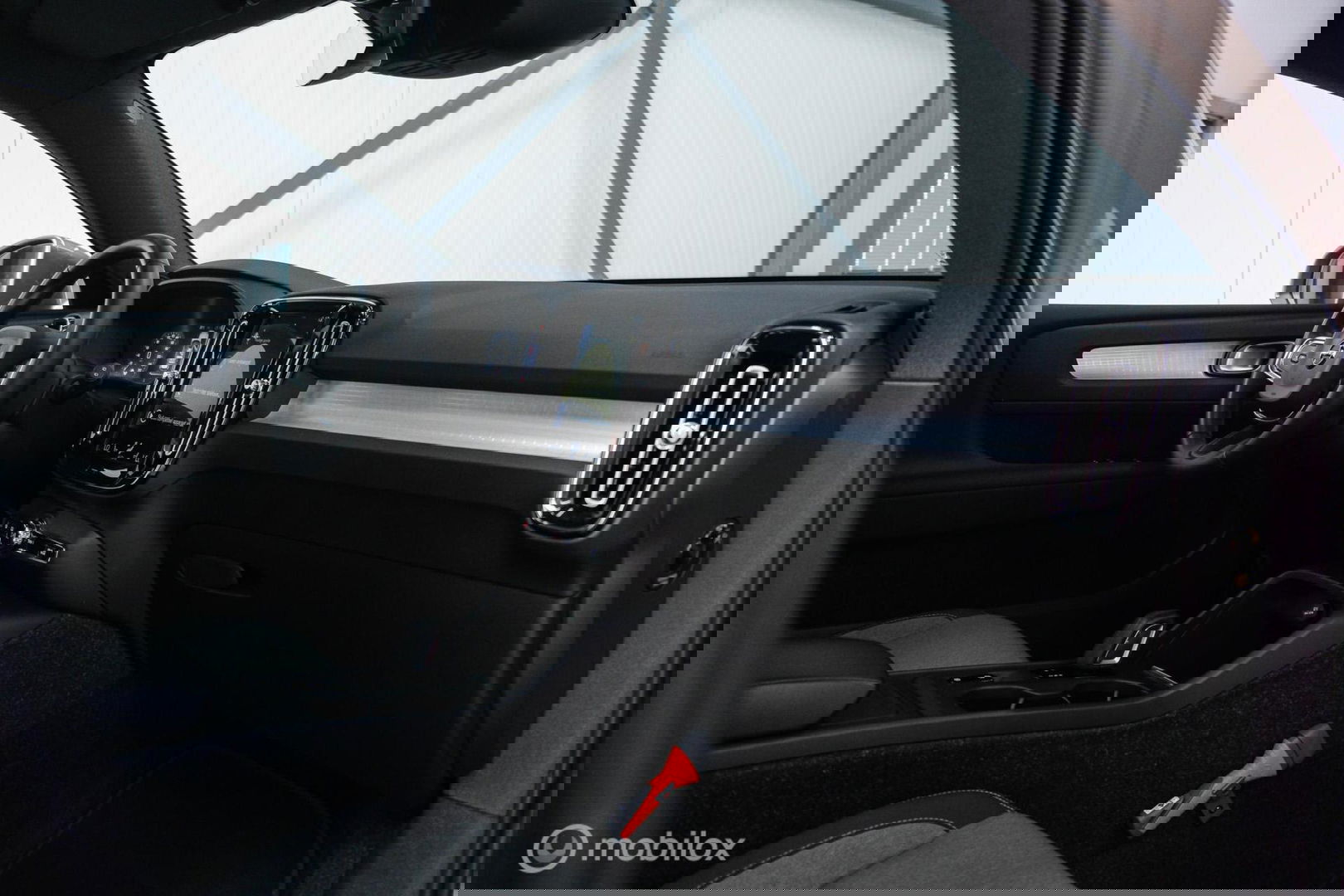Volvo XC40 1.5 T2 Momentum | Schuifdak | Trekhaak | Camera | LED | stoel & stuurwielwarming |